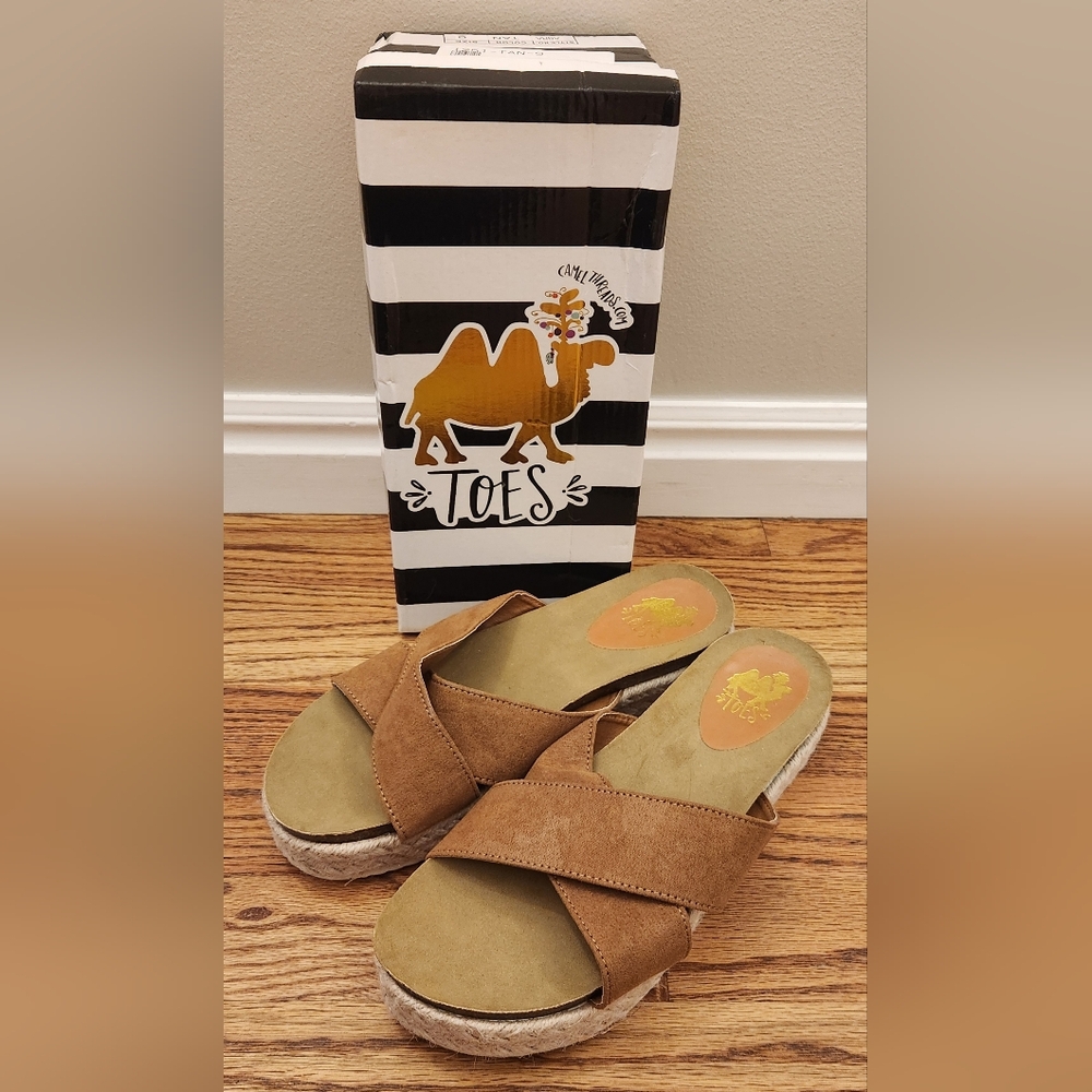 Brown Camel Toe Threads.com Shoes, Size 9. NWT